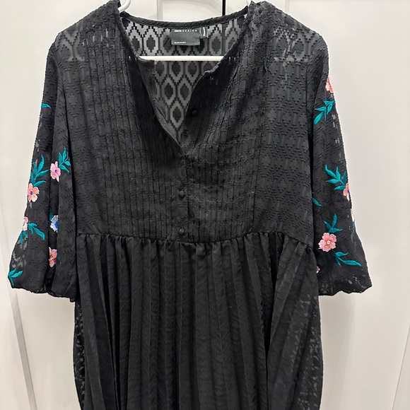 ASOS Design button front embroidered pleated dress - Picture 2 of 7